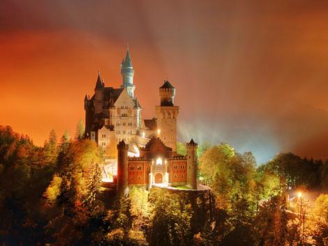 Neuschwanstein-Castle-at-night